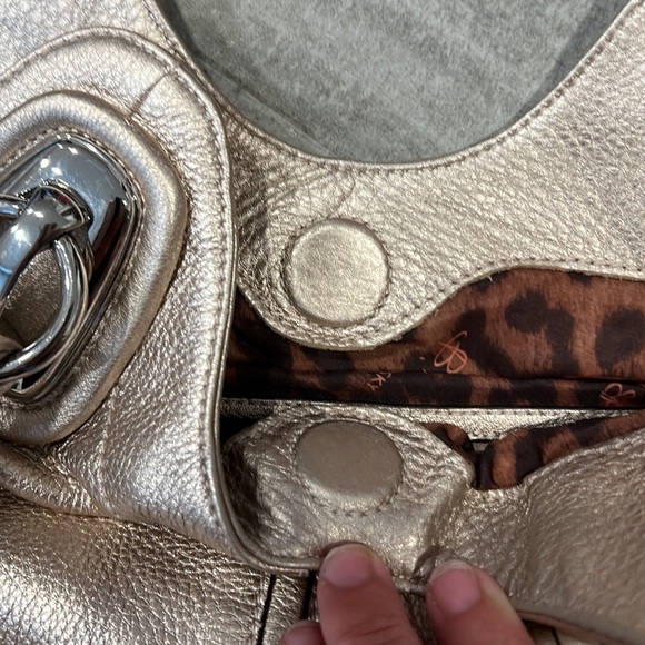 B. Makowsky Pebble Leather Medium Shoulder Bag With Zipper Pockets - Picture 3 of 13